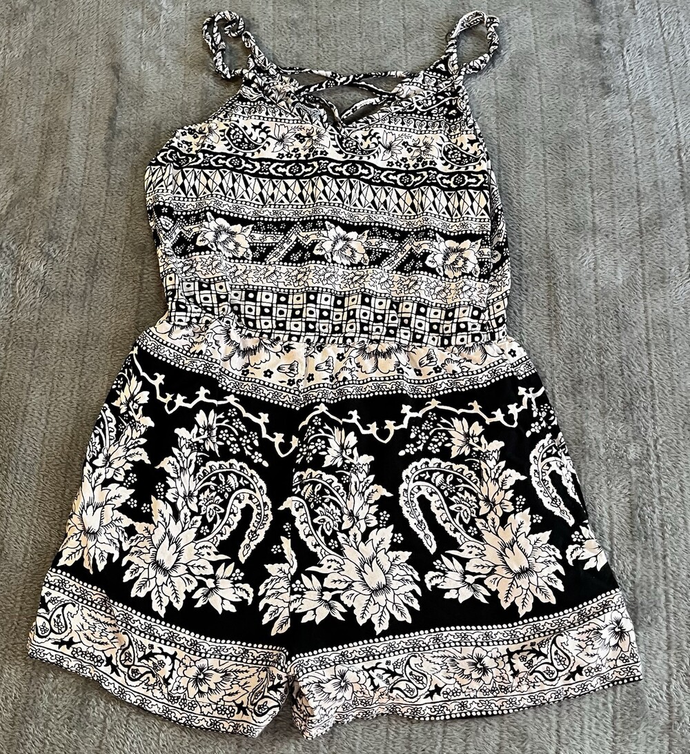 Angie Black and White Boho Floral Paisley Print Romper Size M Sleeveless